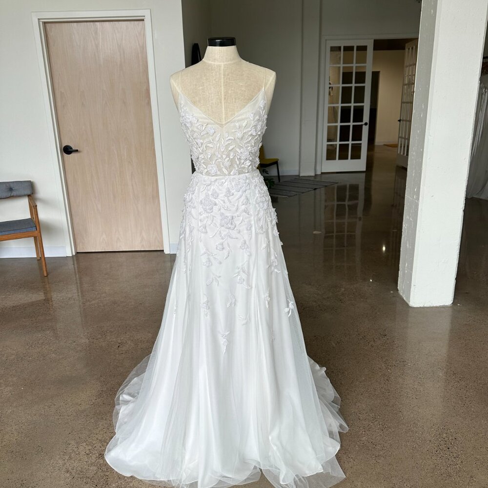 Alexandra Grecco Lumia Wedding Gown - Picture 5 of 9